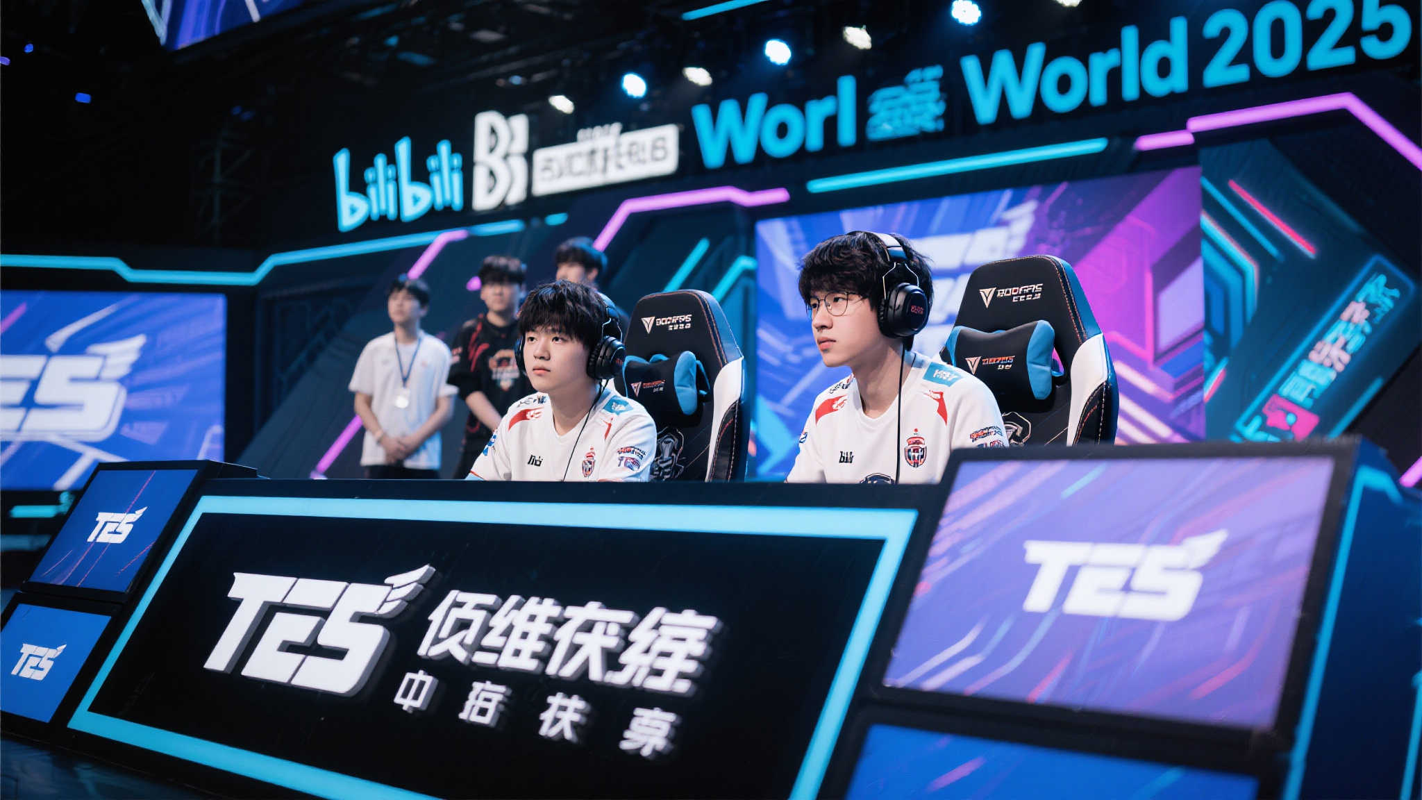 全新出发!佰维存储携手TES战队亮相Bilibili World 2025! 全新出发!佰维存储携手TES战队亮相Bilibili World 2025!